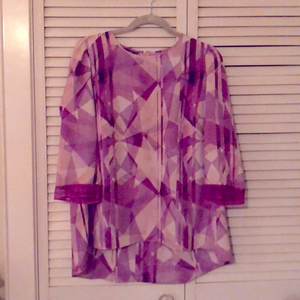 Alfani hi-low hem top.  Tag cut out
